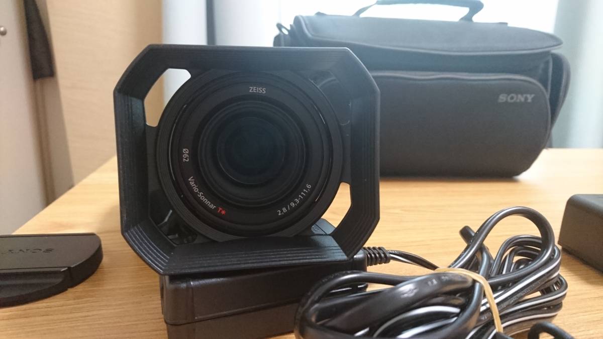 SONY HANDYCAM FDR-AX100 中古完動品 互換加大容量バッテリー・互換充電器・純正キャリーケース　付属品全て完備