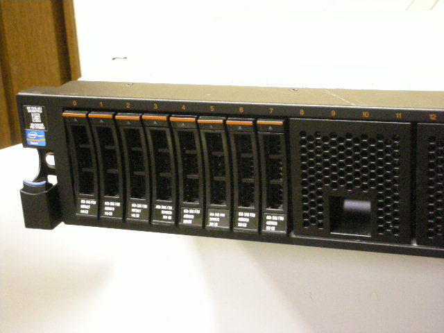 IBM System x3650 M4(7915-G2J)Xeon 8Core E5-2650 2GHz 2CPU/256GB/146GB(SAS) x 3 + 300GB(SAS) x 5_2