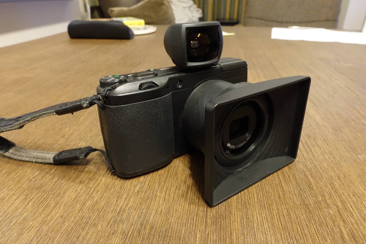 RICOH GR だまされたと思って、RICOH GRに外付けの光学ファインダー GV 