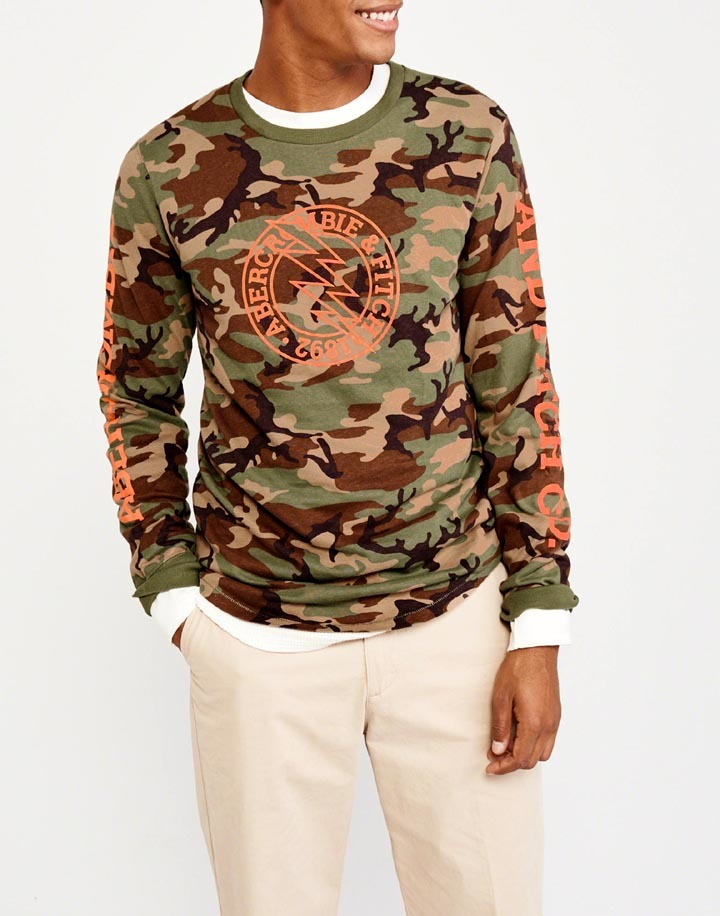 【既決USA】アバクロ★Abercrombie@完売胸元&両袖【ABERCROMBIE & FITCH 1892】長袖Tシャツ【A&F Camo Logo Graphic Long Tee】迷彩柄@S