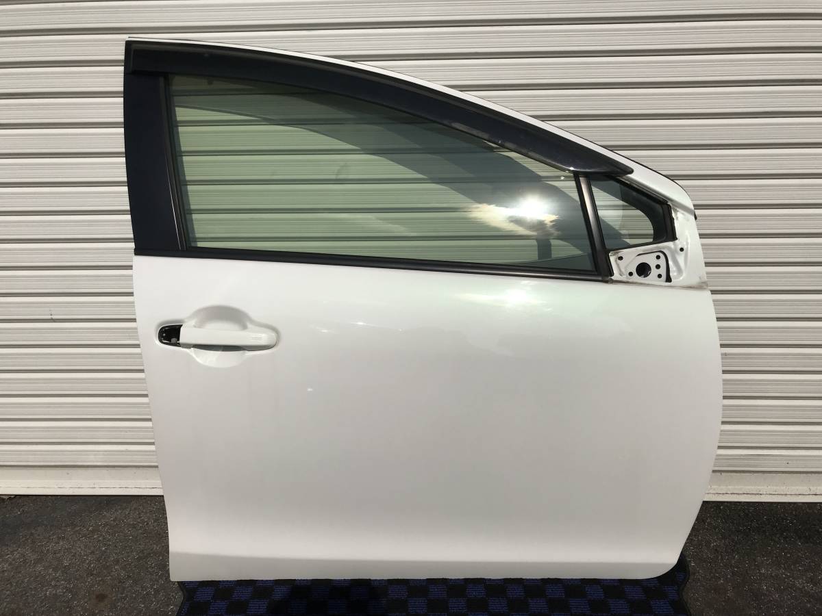 得価，お得 アクア 前期 NHP10 フロントドア 右側 R 内張 付き 運転席側 ドアトリム パール カラーコード 070(サイド)｜売買されたオークション情報、yahooの商品情報をアーカイブ公開 - オークファン トヨタ用