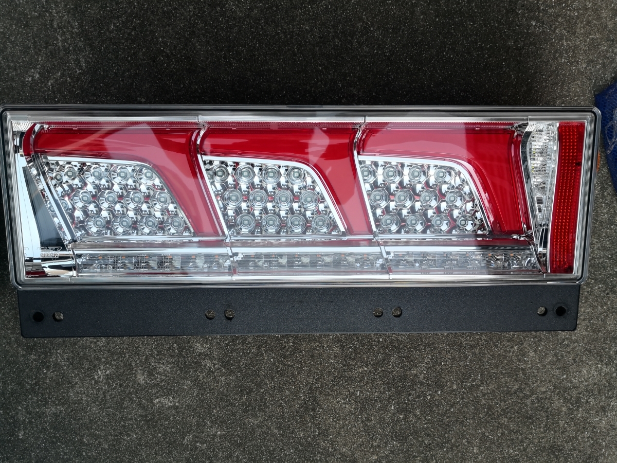 ノーマルターン KOITO 3連 | 小糸 右 LEDテール 人気 小糸製 LED