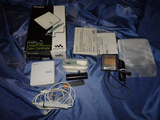 D9002/SONY ソニー Hi-MD walkman ウォークマン MZ-EH50 ホワイト 外箱