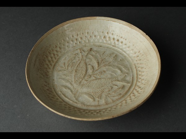 【西】K177 中国古美術 宋景青双窯 双魚文 小皿 唐物 時代品