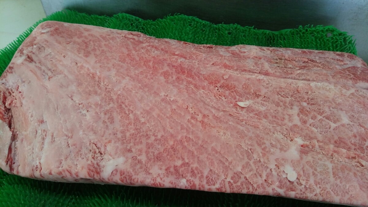 【鹿児島県産 特選黒牛Ａ4 希少部位　大トロ三角バラ1.67kg 】