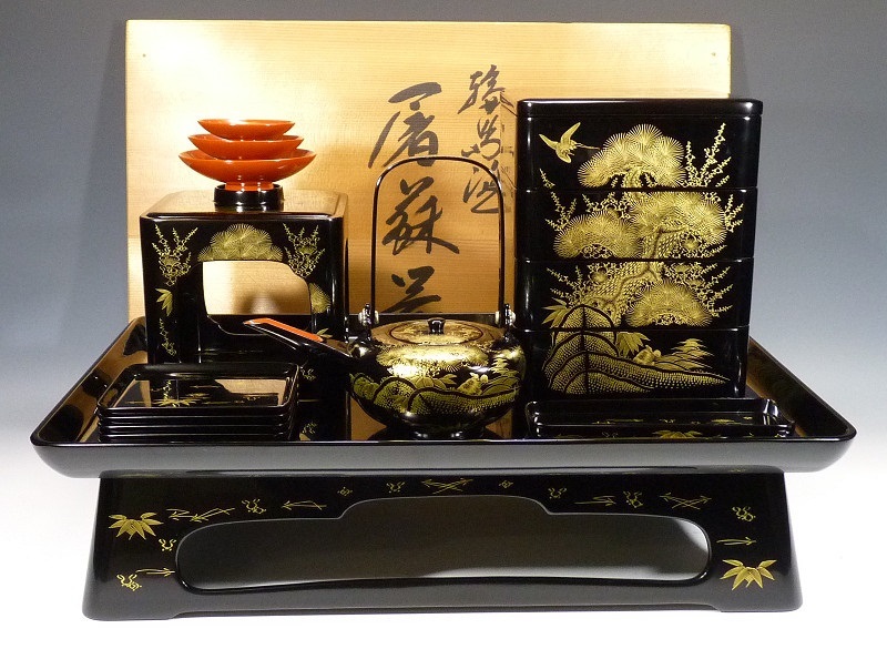 TR》伝統工芸 稲忠漆芸堂謹製 輪島塗 松竹梅に鶴亀沈金蒔絵 屠蘇器 七
