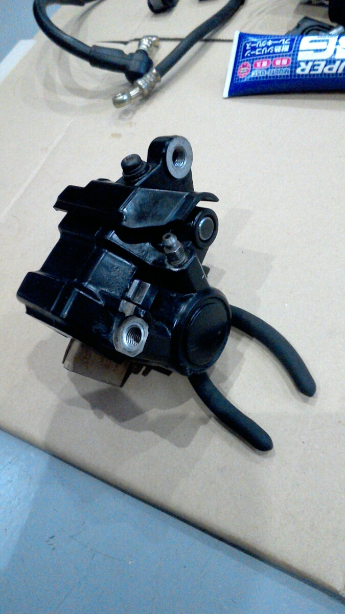 RZ250(4L3)　フロントブレーキキャリパー 分解確認済み　値下げ RZ250(4L3) フロントブレーキキャリパー 分解確認済み 値下げ ヤマハ