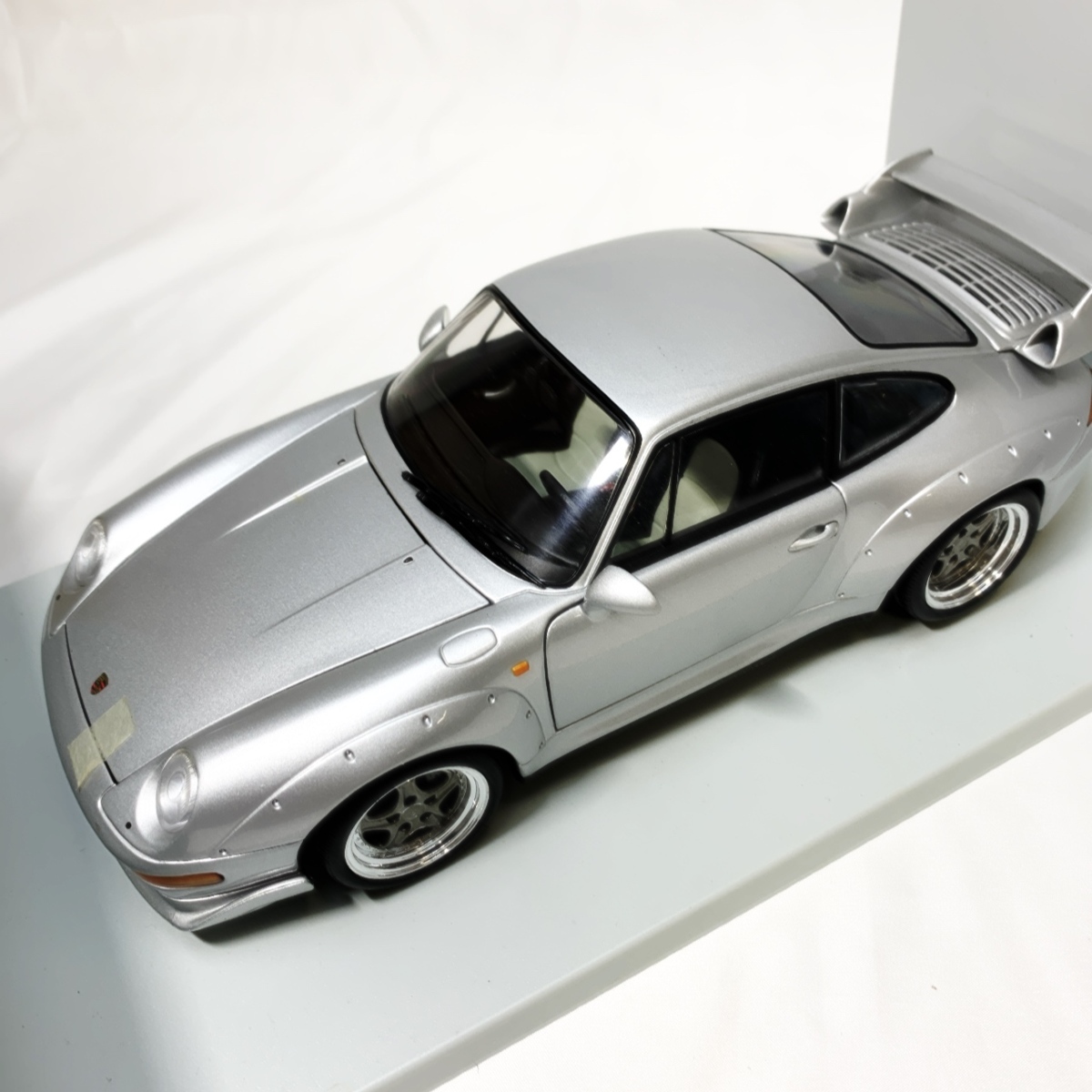 未使用品 レア！ UTモデルズ 1⁄18 ポルシェ 911 GT2 シルバー 銀の通販