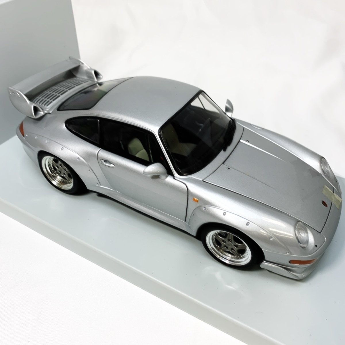 未使用品 レア！ UTモデルズ 1⁄18 ポルシェ 911 GT2 シルバー 銀の通販