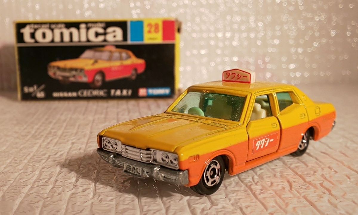 絶版トミカ 黒箱(28)日本製 ニッサン セドリック タクシー昭和当時物