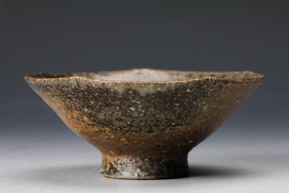 【佳香】寺島裕二 灰釉酒呑 共箱 共布 栞 本物保証_2