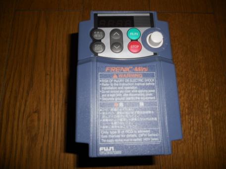☆中古美品 富士電機FRN0.4C1S-2J インバーター FRENIC-Mini