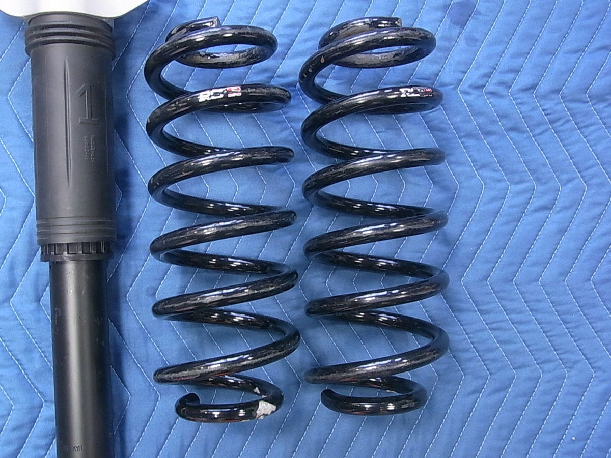 ZVW52プリウスPHVローダウンサス送料税込11800円＠ 車用