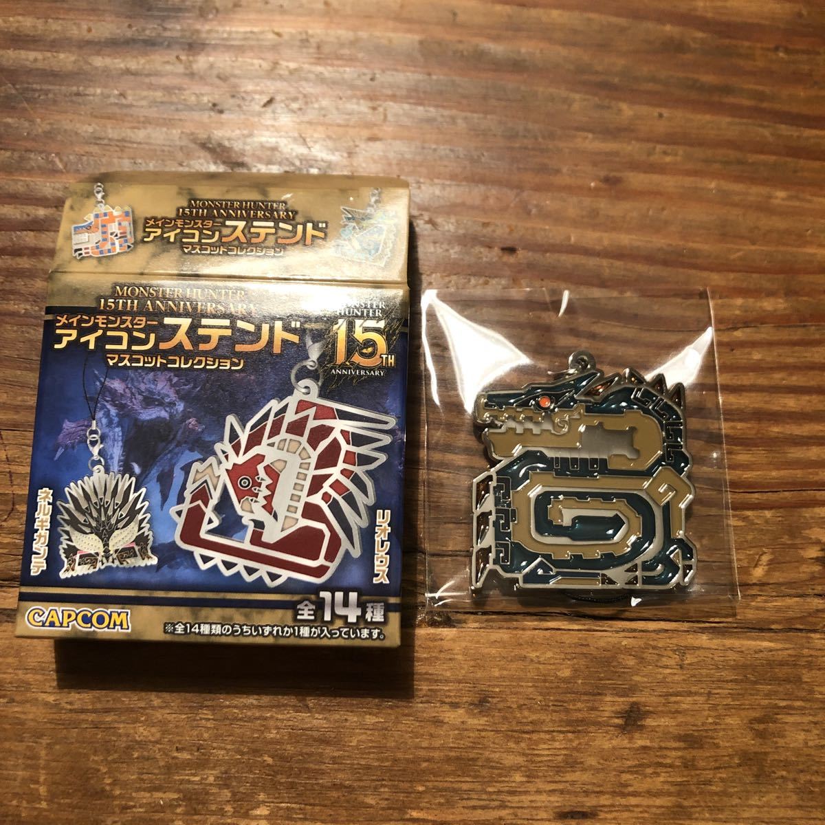 Capcom 魔物獵人 15週年 魔物圖標 彩繪玻璃風金屬吊 未使用 ラギアクルス モンスターハンターワールド モンスターアイコンステンド_1