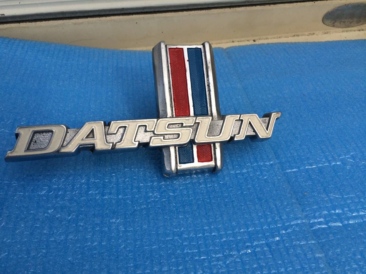 ダットサン DATSUN エンブレム トラック 日産 NISSAN - 2026年最新 