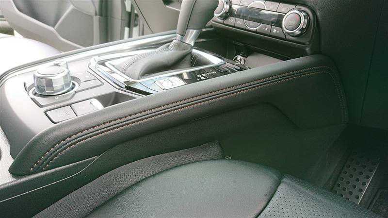 格安，100%新品 中古品 マツダ CX-5 LPackage用ニーレストパッド プロ