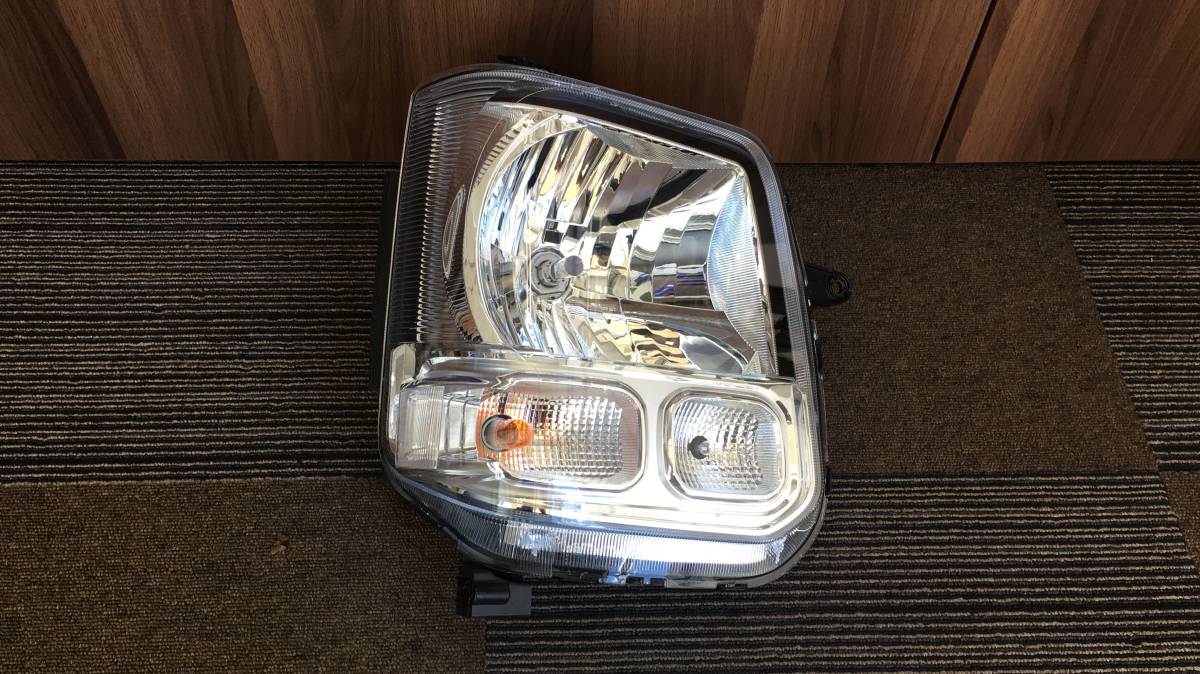 スズキ エブリィ ハロゲン DA17V 純正 右ヘッドライト 新車外し スズキ エブリィ ハロゲン DA17V 純正 右ヘッドライト 新車外し