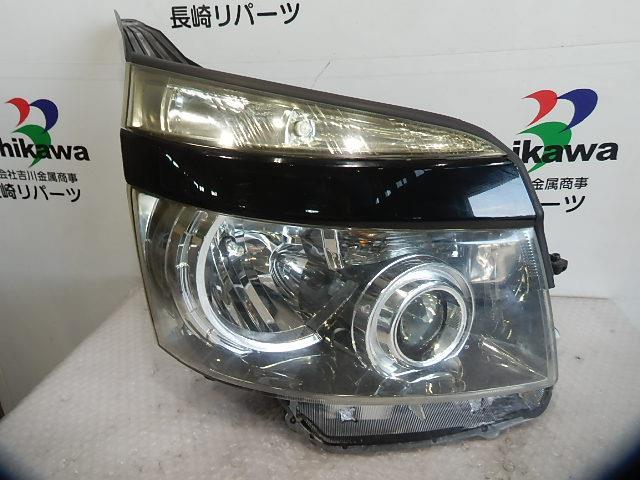 ヴォクシー ZRR70W 右ヘッドライト 15848963