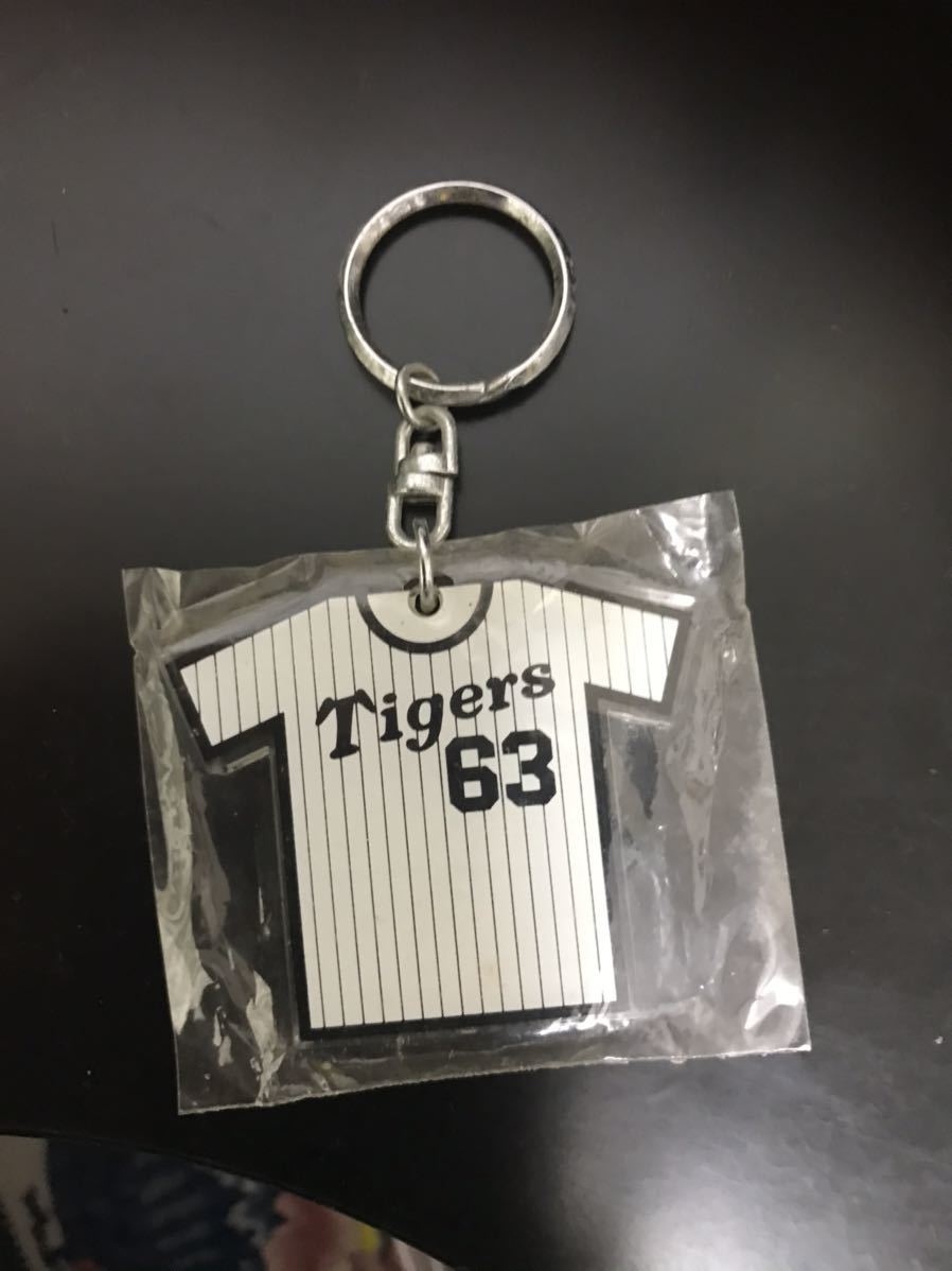 阪神若手時代新庄剛志ユニフォーム型キーホルダー　阪神タイガース_2