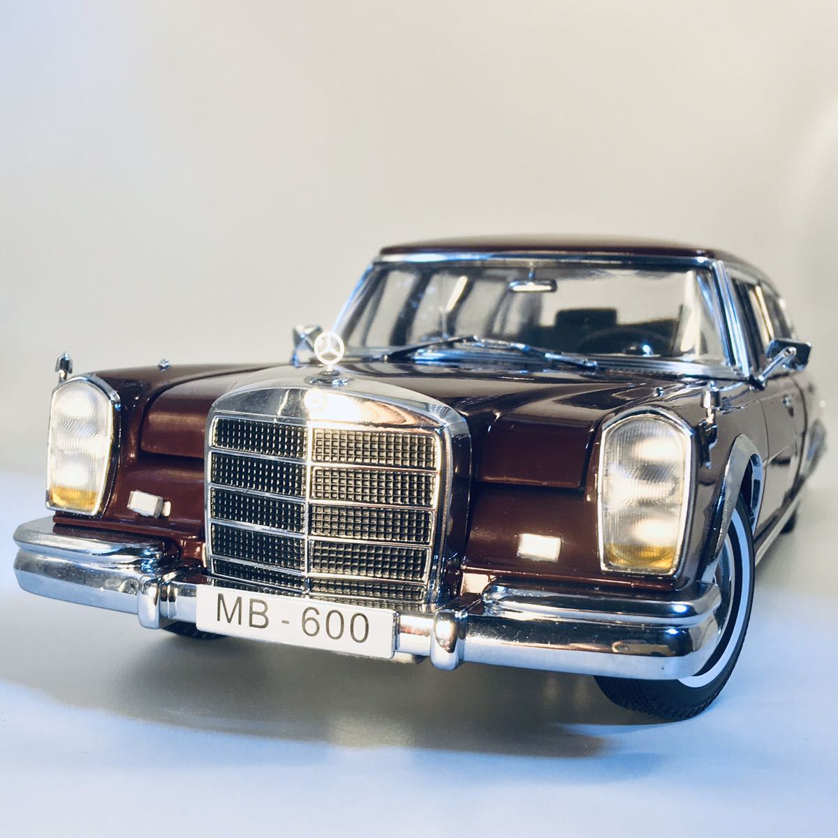 1966 Mercedes-Benz 600 ミニカー 1/18 ベンツリムジン 1966 Mercedes