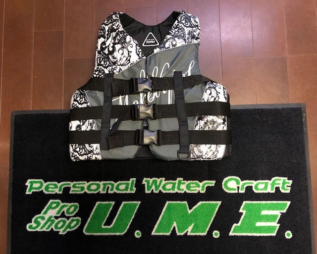 低価，人気セール ビーチシューズ付き モビーズ Mサイズ ライフジャケット MERMAID 3B VEST JCI予備検査承認 レディース 3バックル 女性用(ウエア)｜売買されたオークション情報、yahooの商品情報をアーカイブ公開 - ウエア