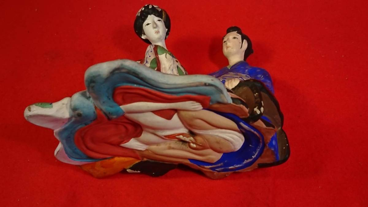 裏絵春画人形「侍と娘」』艶人形 隠し絵 博多人形 彩色陶器置物