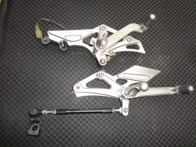 希少 カワサキ ZZ-R1100/ZZR1100/ZX-11 C型用 BEET バックステップ