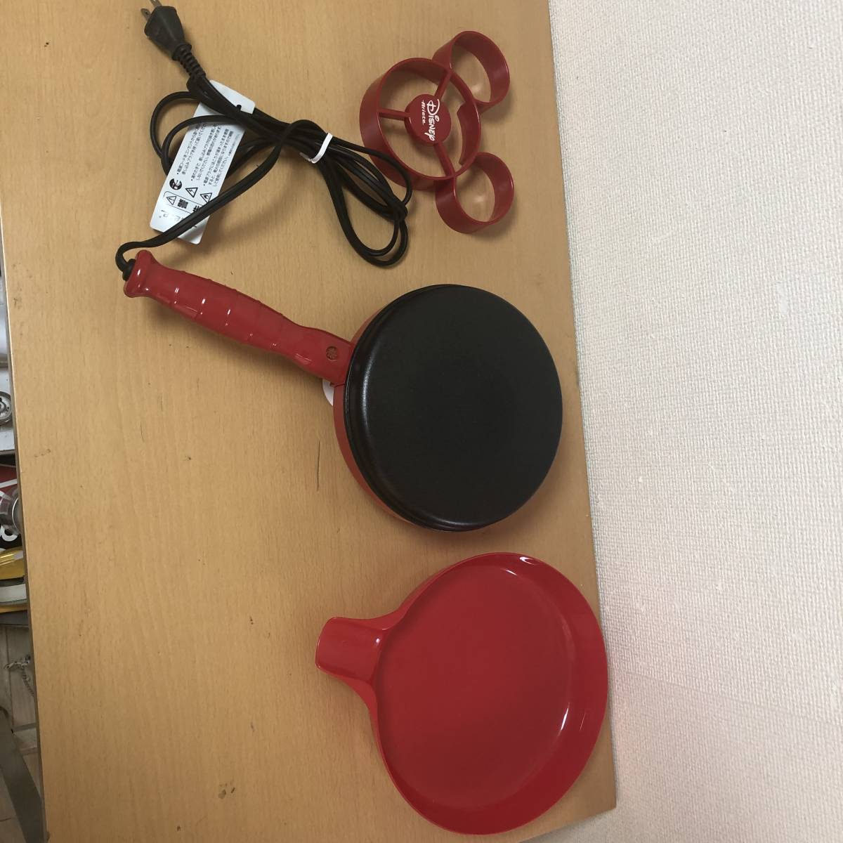 - アリエテ、ミッキーマウスの抜き型が付いたクレープメーカー Watch 家電 クレープメーカー ディズニー Ariete デロンギ 中古 [K-32] 送料無料(北海道・沖縄・離島・佐川急便中継料金がかかる地域は除く) マーケット PAY デロンギの通販はau | クレープ