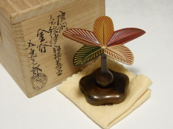 茶道具 色絵羽根蓋置 金谷五良三郎造 共箱 1015/○金谷五良三郎 唐銅色絵津久羽根蓋置 共箱 共布 銅製 水屋道具