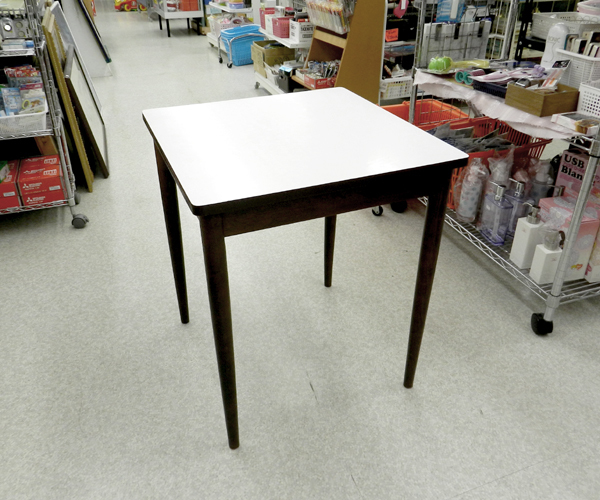 【定番，セール】 秋田木工 昭和レトロ 古家具 ダイニングテーブル スクエアテーブル 60cm&times;60cm コンパクト 札幌市北区(2人用)｜売買されたオークション情報、yahooの商品情報をアーカイブ公開 - オークファ 2人用