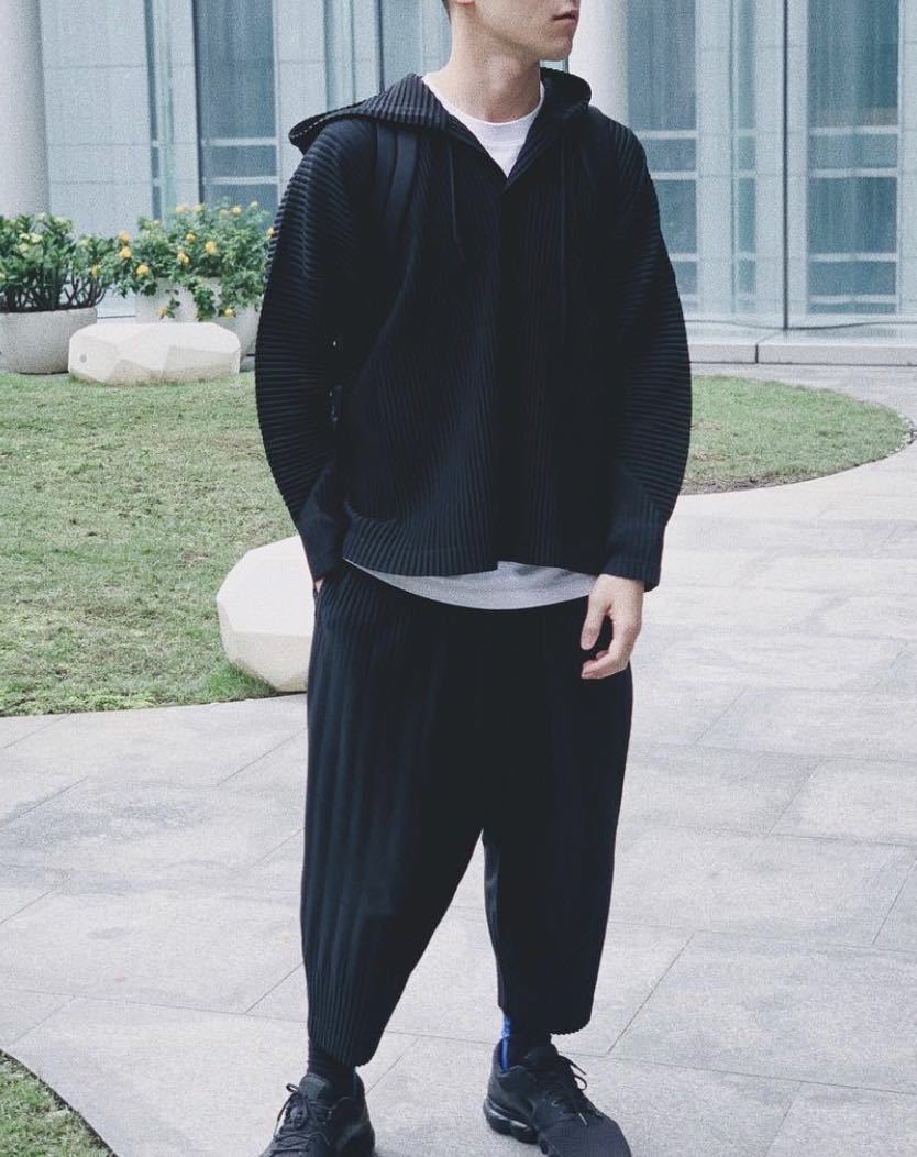 オムプリッセ　パーカー　今期 homme plisse ISSEY MIYAKE パーカー 黒 パーカー HOMME ISSEY PLISSÉ
