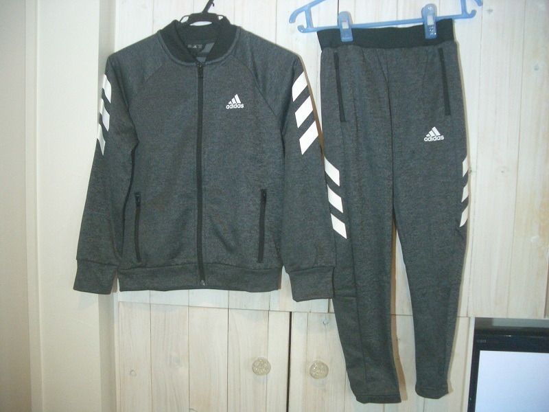大人気，新作登場 Adidas アディダス 上下セット 140cm ED6213 FYK81 ジュニア キッズ 子供(上下セット)｜売買されたオークション情報、yahooの商品情報をアーカイブ公開 - オークファン 上下セット
