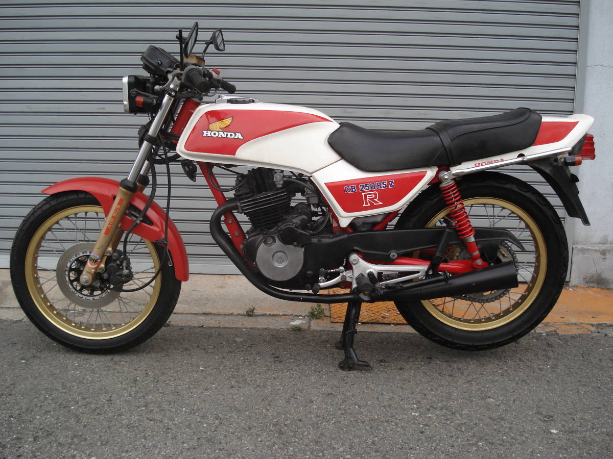CB250RS-Z ホンダ 細い!! ホンダ「CB250RS」はモダン バンク角42度 