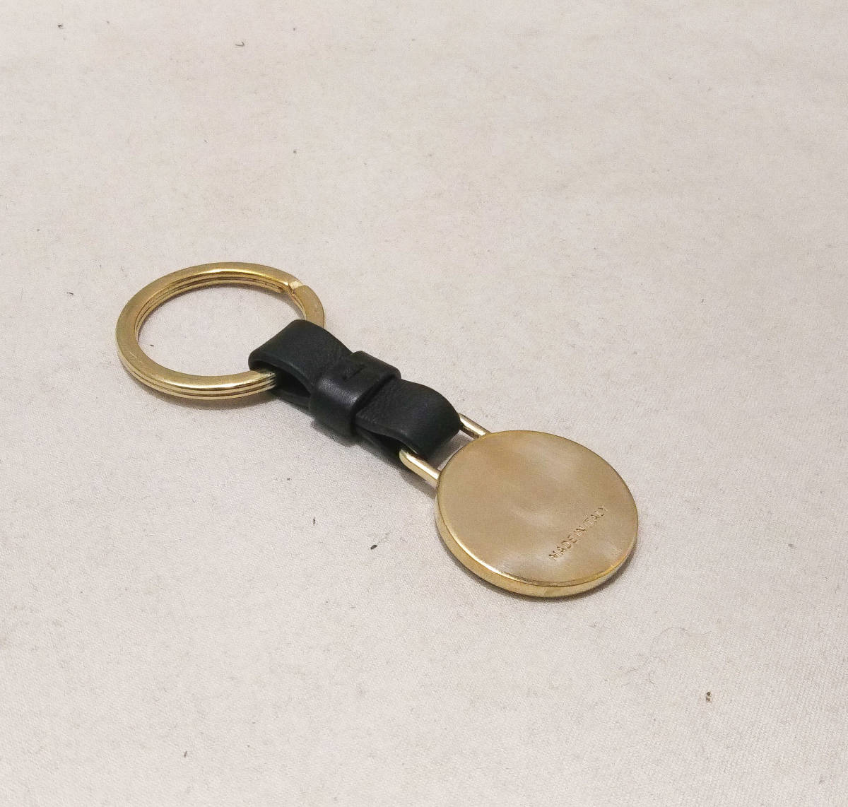 BVLGARI 32764 キーホルダー ブラック ゴールド 参考定価:27500円 店舗