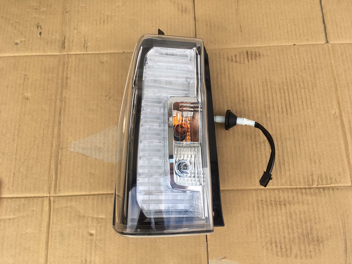 タント カスタム 純正 テールランプ 左 LA600S LA610S テールライト