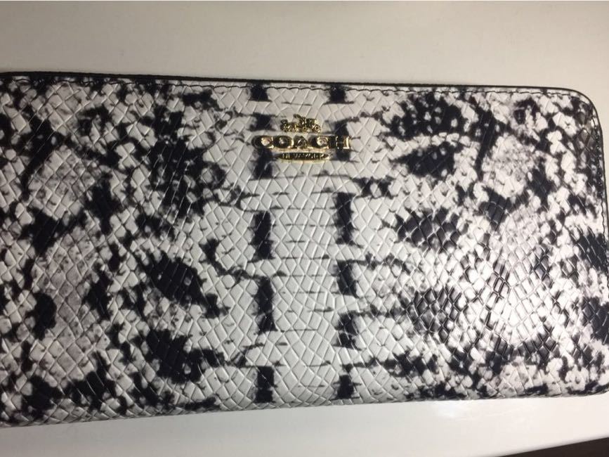 ちゃま　長財布　カウ柄(白黒) 長財布 COACH 白黒 箱付き 1円スタート ファスナー 長財布 COACH