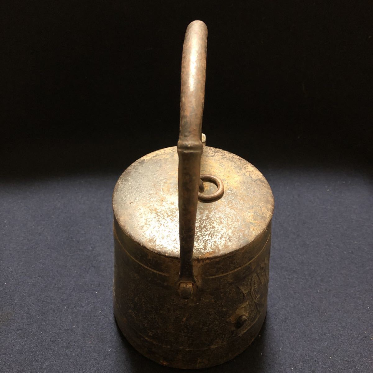時代鉄瓶 「柳に蛙」 図 玄4 時代鉄瓶 「柳に蛙」 図 玄4 鉄瓶 18型道風