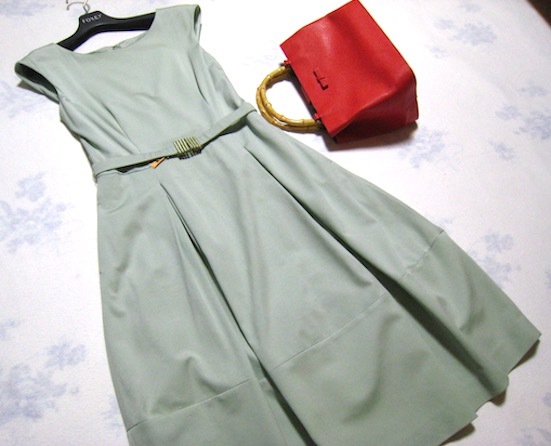 エポカ 爽やかなパステルグリーン 柔らか素材レーヨンブレンドコクーンワンピース Size40 その他 売買されたオークション情報 Yahooの商品情報をアーカイブ公開 オークファン Aucfan Com