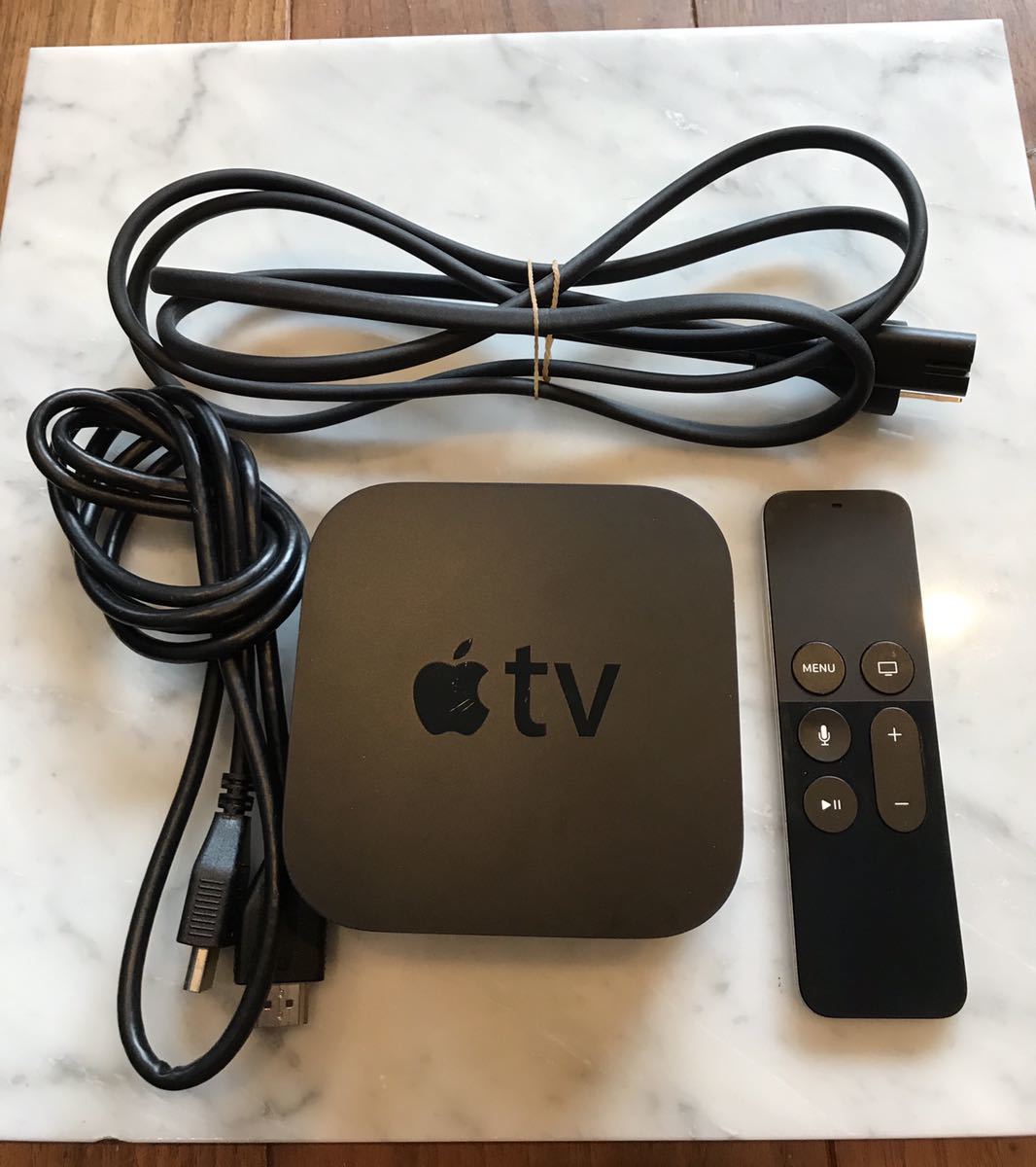 Apple TV 4K 第1世代　32GВ HDMIケーブル付き Apple TV4k 第一世代 32GB 黒 HDMIケーブル・電源ケーブル付き 真っ黒