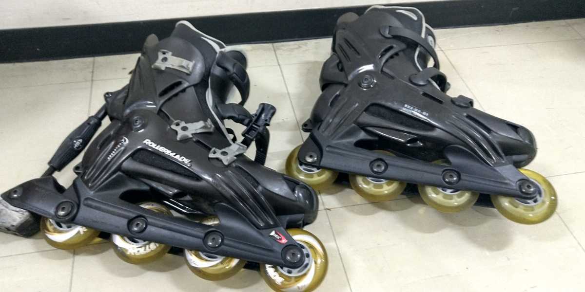 インラインスケート ROLLERBLADE ブーツ Rollerblade ローラーブレード - ローラーブレード(ROLLERBLADE)の販売ページ RB ローラー Xtremeinn ROLLERBLADE(ローラーブレード) APEX | LIGHTNING インライン 銀|