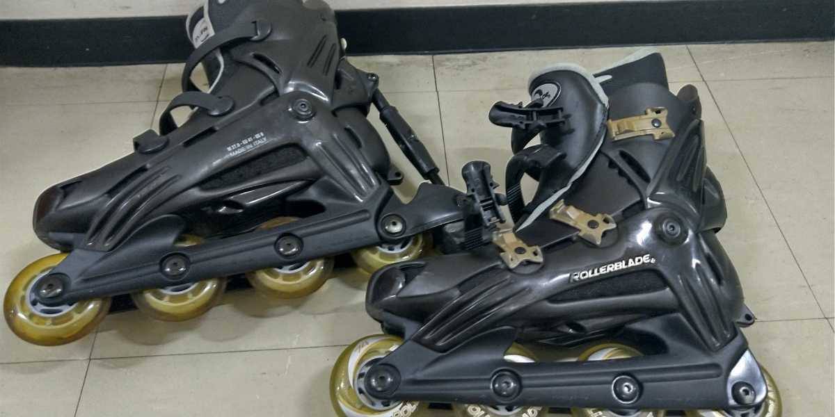 インラインスケート ROLLERBLADE ブーツ Rollerblade ローラーブレード - ローラーブレード(ROLLERBLADE)の販売ページ RB ローラー Xtremeinn ROLLERBLADE(ローラーブレード) APEX | LIGHTNING インライン 銀|