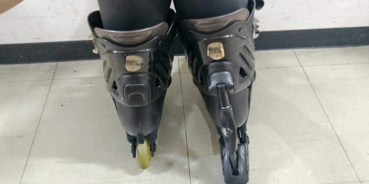 インラインスケート ROLLERBLADE ブーツ Rollerblade ローラーブレード - ローラーブレード(ROLLERBLADE)の販売ページ RB ローラー Xtremeinn ROLLERBLADE(ローラーブレード) APEX | LIGHTNING インライン 銀|