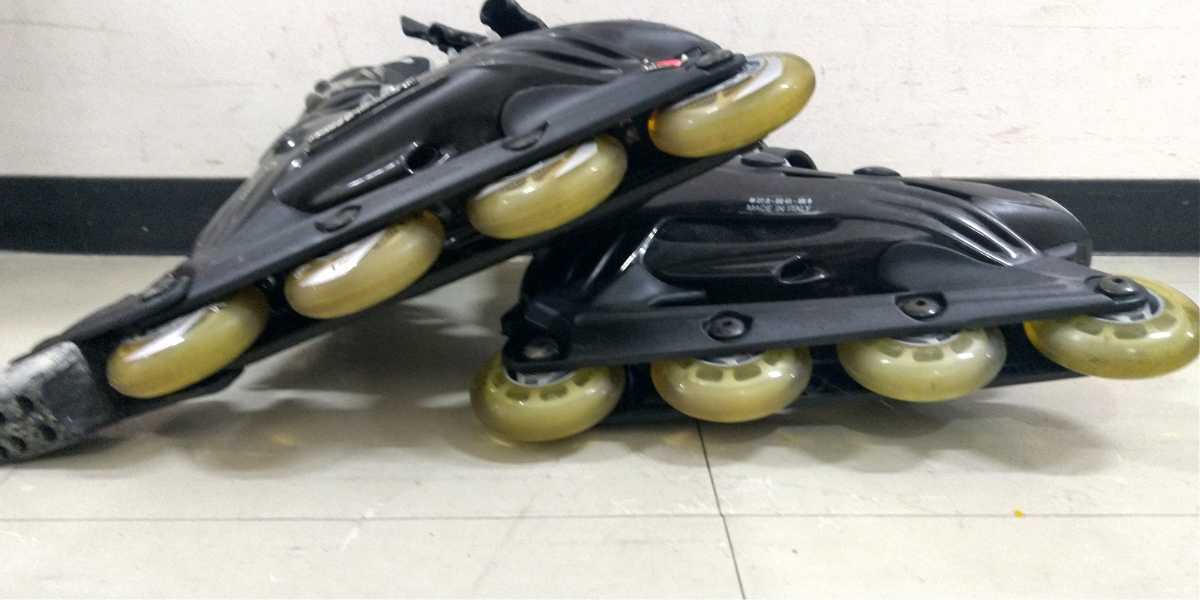 インラインスケート ROLLERBLADE ブーツ Rollerblade ローラーブレード - ローラーブレード(ROLLERBLADE)の販売ページ RB ローラー Xtremeinn ROLLERBLADE(ローラーブレード) APEX | LIGHTNING インライン 銀|