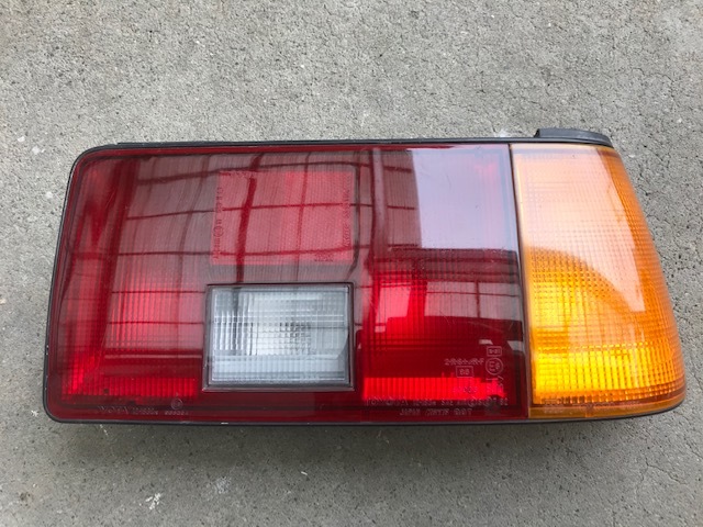 レビン AE86 純正 後期 3ドア 前期 トヨタ センター テールレンズ