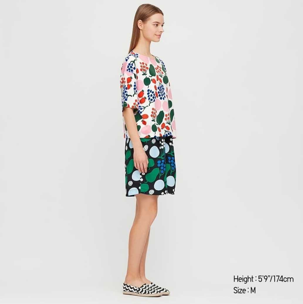 kaotami様　Ｔシャツ　黒地フルーツ柄　マリメッコ×ユニクロ ☆日本未入荷☆ユニクロ マリメッコ Tシャツ (marimekko/Tシャツ