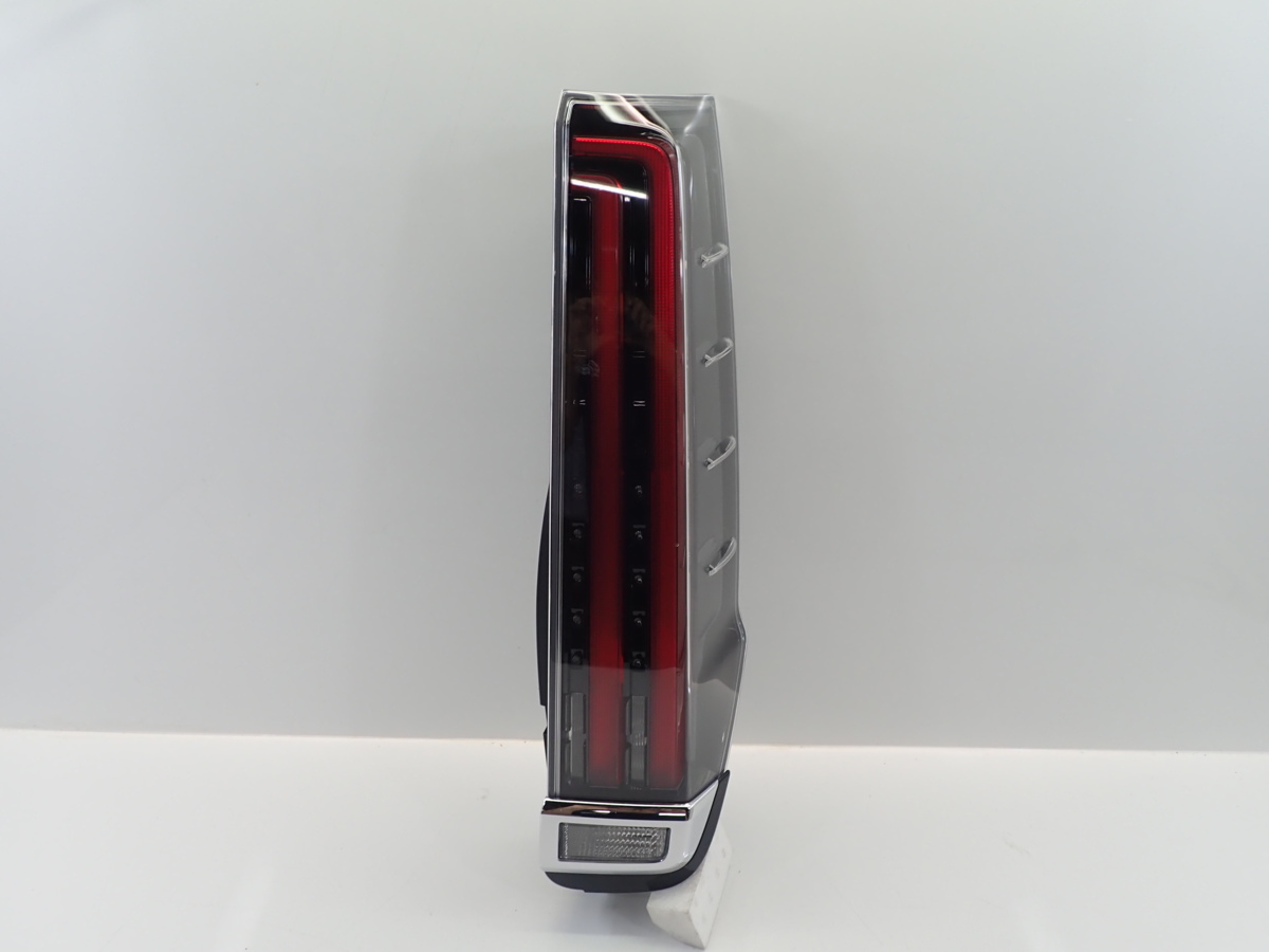 お得，格安 198425-C81 磨き済み ノア ZRR80 80系 後期 LED テールライト テール 右 右側 運転席 コイト 28-242 81551-28691(テールライト)｜売買されたオークション情報、yahooの商品情報をアーカイブ公開 - オークフ トヨタ用