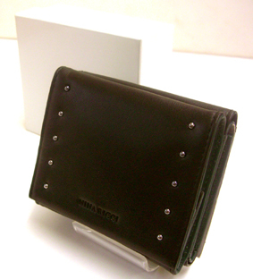 【新品・箱入】ニナリッチ　黒×グリーン配色レザー・三つ折り財布　コンパクトサイズ　小銭入れ・カード入れ付