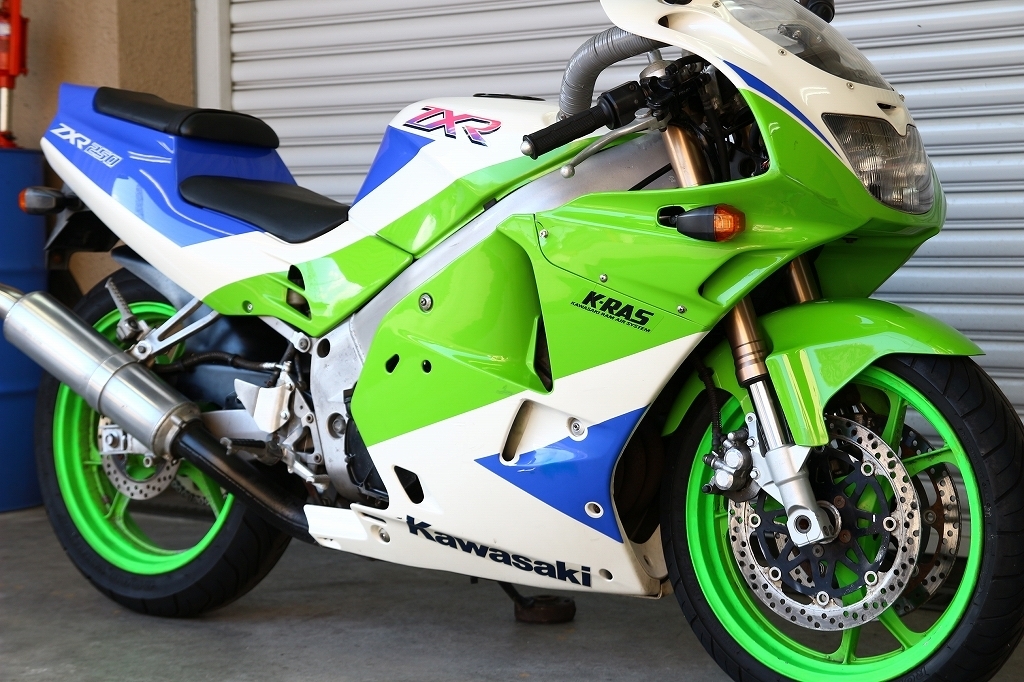 ZXR250R/フルノーマル/超貴重/純正フルカウル/45馬力最終モデル/250㏄4