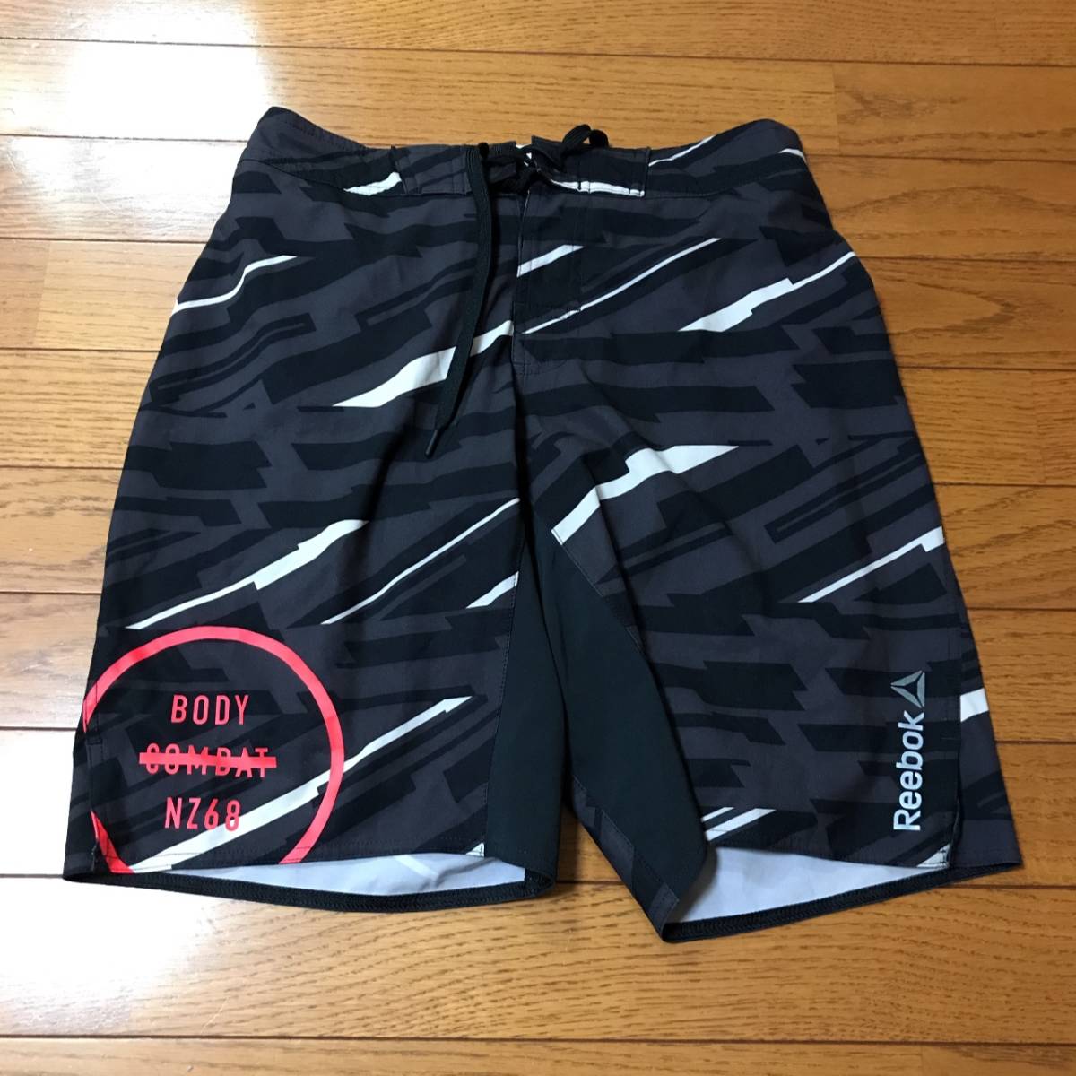限定セール，定番 reebok リーボック LES MILLS レスミルズ コラボ 2-In-1 Short ブラック 迷彩柄 インナー付き ショーツ サイズS 081601(ナイロン)｜売買されたオークション情報、yahooの商品情報をアーカイブ公開 - オー ショート、ハーフ