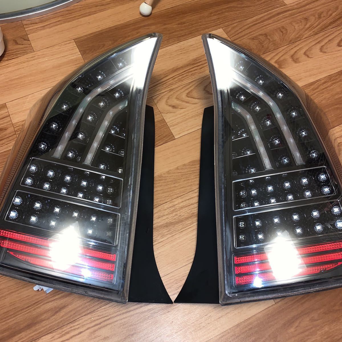 ZVW30 LEDテールランプ ジャンク プリウス ZVW30 後期 LEDテールランプ